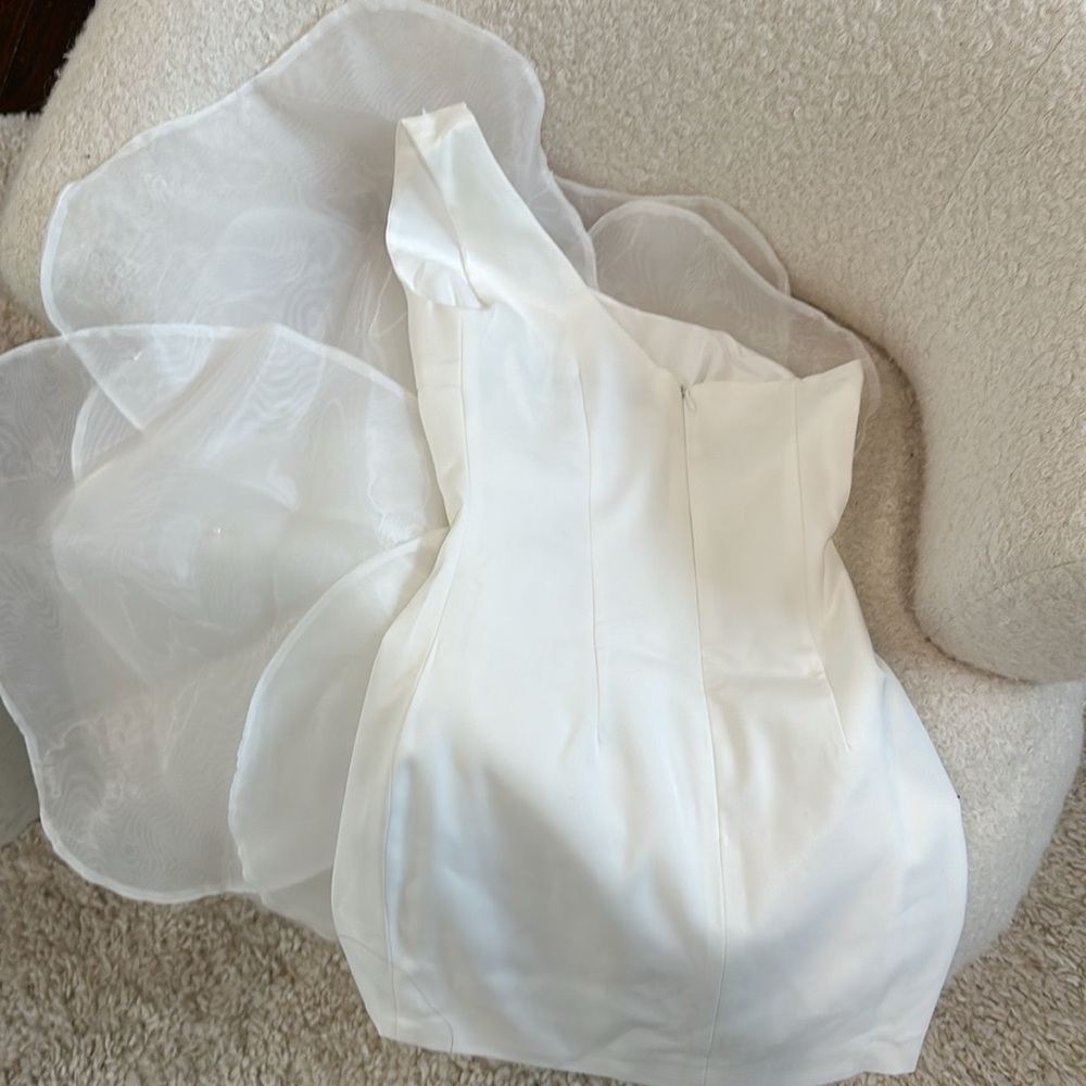 Elegant White Mini Dress - Picture 4 of 6